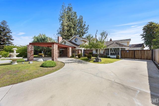 7112 Crestwood Street, Bakersfield, CA 93308