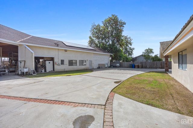 7112 Crestwood Street, Bakersfield, CA 93308