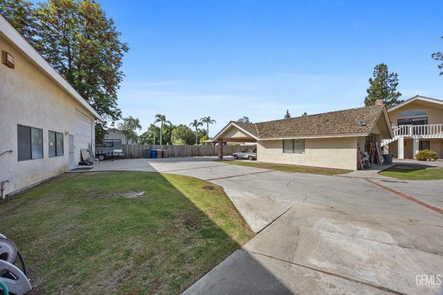 7112 Crestwood Street, Bakersfield, CA 93308