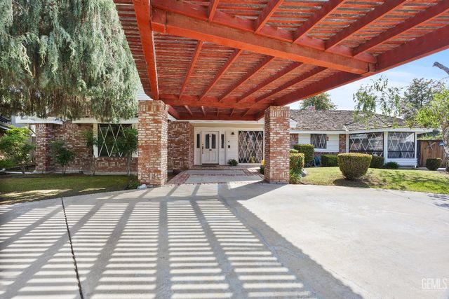 7112 Crestwood Street, Bakersfield, CA 93308