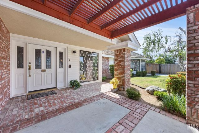 7112 Crestwood Street, Bakersfield, CA 93308