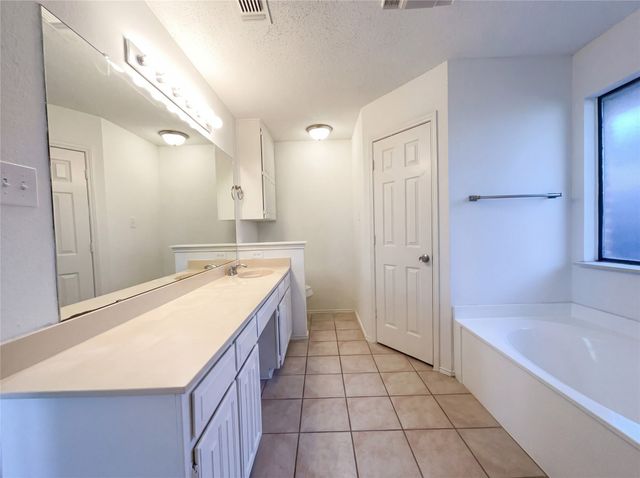 709 Sandy Trail, Fort Worth, TX 76120