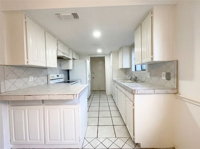 709 Sandy Trail, Fort Worth, TX 76120