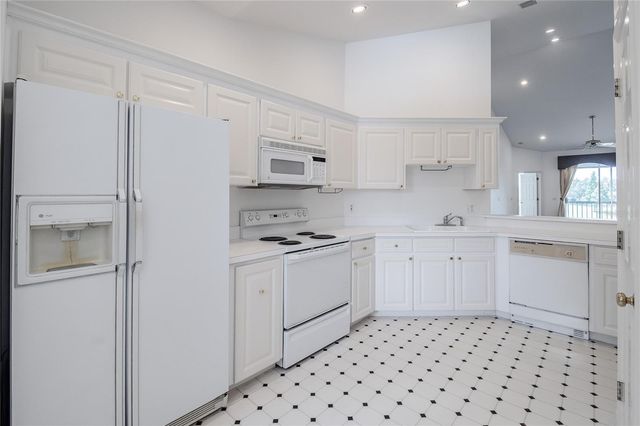 447 ENCLAVE PLACE 447, Lakeland, FL 33803