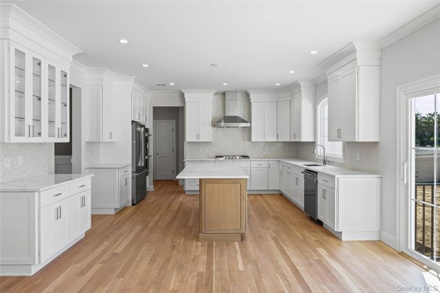 366 Broadway, Massapequa Park, NY 11762