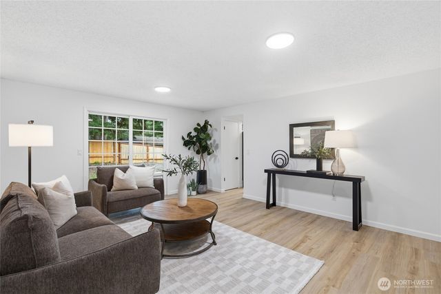 2761 SW 314th Street, Federal Way, WA 98023