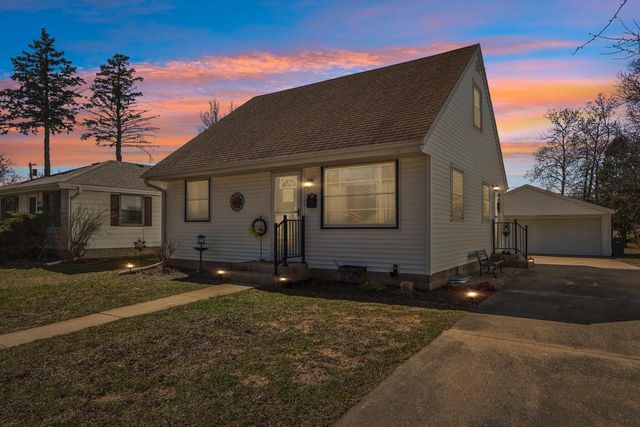 1308 West End ROAD, Waukesha, WI 53188