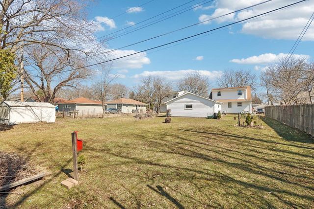 1308 West End ROAD, Waukesha, WI 53188