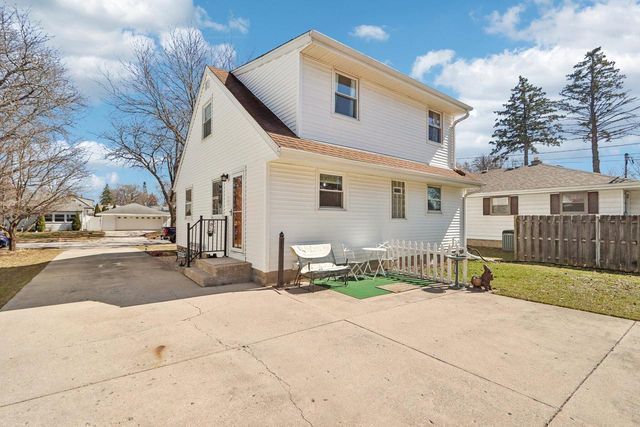 1308 West End ROAD, Waukesha, WI 53188