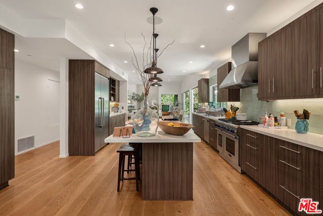 13611 Bayliss Road, Los Angeles, CA 90049