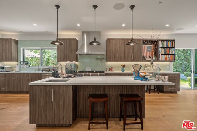 13611 Bayliss Road, Los Angeles, CA 90049