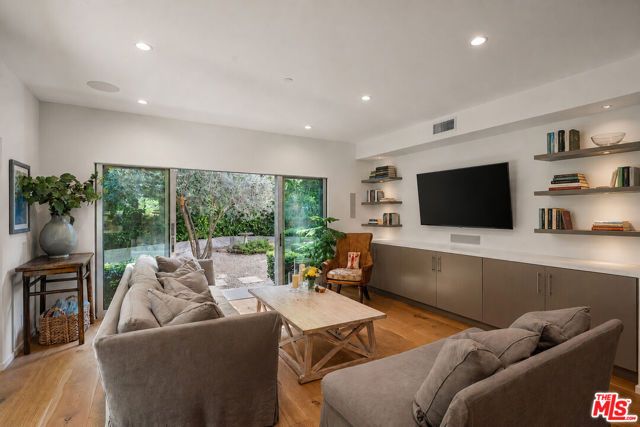 13611 Bayliss Road, Los Angeles, CA 90049