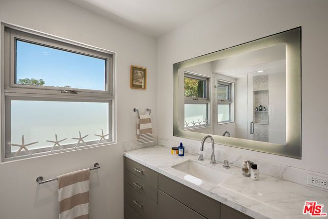 13611 Bayliss Road, Los Angeles, CA 90049