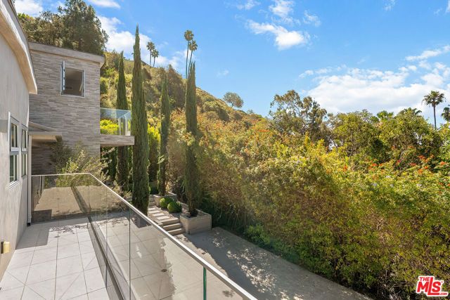 13611 Bayliss Road, Los Angeles, CA 90049