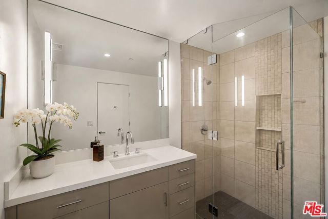 13611 Bayliss Road, Los Angeles, CA 90049