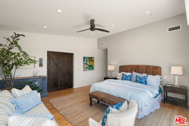 13611 Bayliss Road, Los Angeles, CA 90049