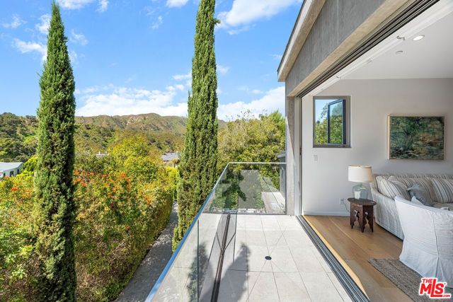 13611 Bayliss Road, Los Angeles, CA 90049