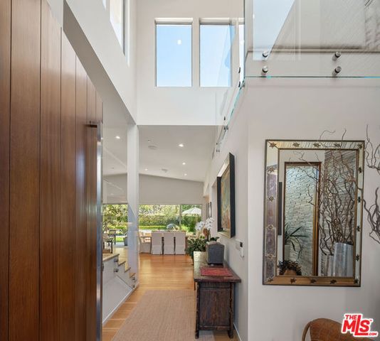 13611 Bayliss Road, Los Angeles, CA 90049