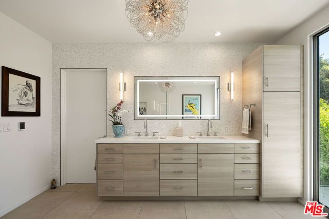 13611 Bayliss Road, Los Angeles, CA 90049
