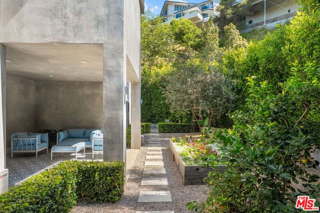 13611 Bayliss Road, Los Angeles, CA 90049