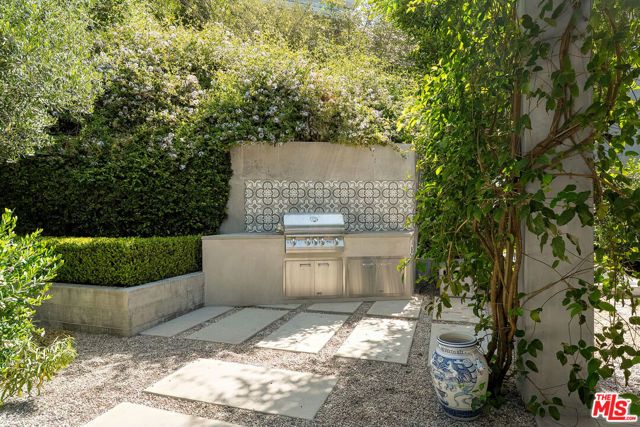 13611 Bayliss Road, Los Angeles, CA 90049