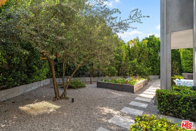 13611 Bayliss Road, Los Angeles, CA 90049