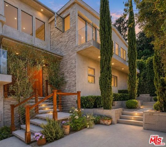 13611 Bayliss Road, Los Angeles, CA 90049