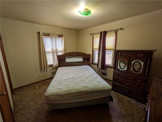 2512 Queen Ridge Drive, Independence, MO 64055