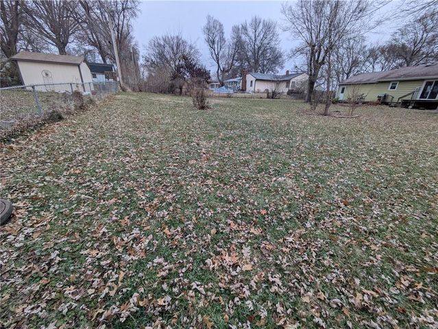 2512 Queen Ridge Drive, Independence, MO 64055