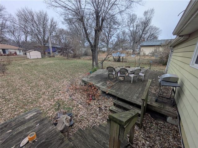 2512 Queen Ridge Drive, Independence, MO 64055