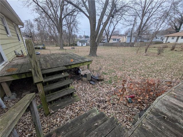 2512 Queen Ridge Drive, Independence, MO 64055