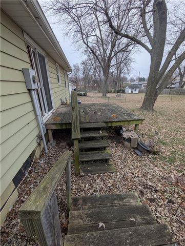 2512 Queen Ridge Drive, Independence, MO 64055