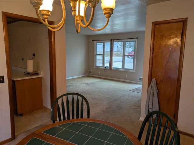 2512 Queen Ridge Drive, Independence, MO 64055