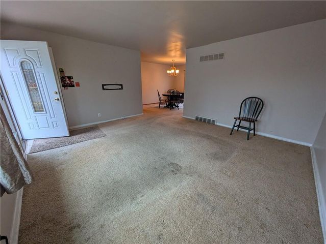 2512 Queen Ridge Drive, Independence, MO 64055