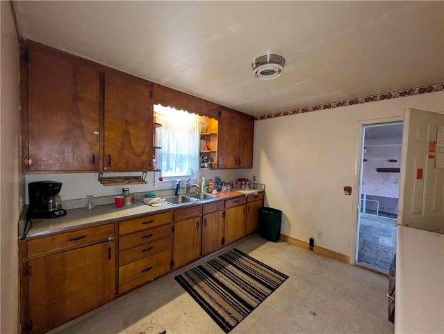 2512 Queen Ridge Drive, Independence, MO 64055