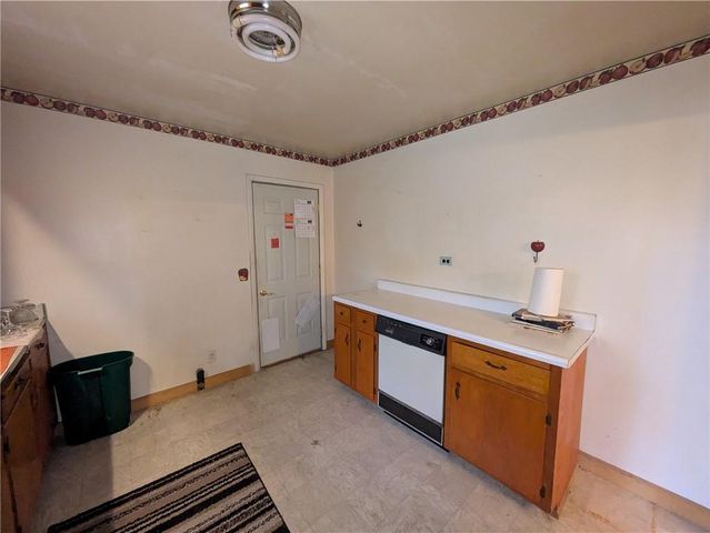 2512 Queen Ridge Drive, Independence, MO 64055