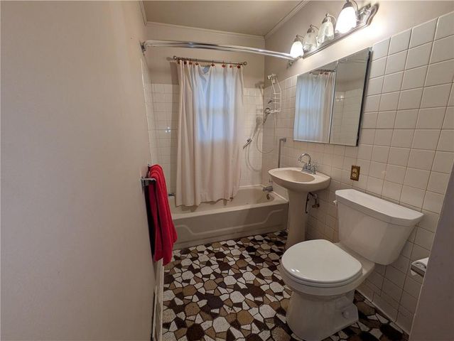 2512 Queen Ridge Drive, Independence, MO 64055