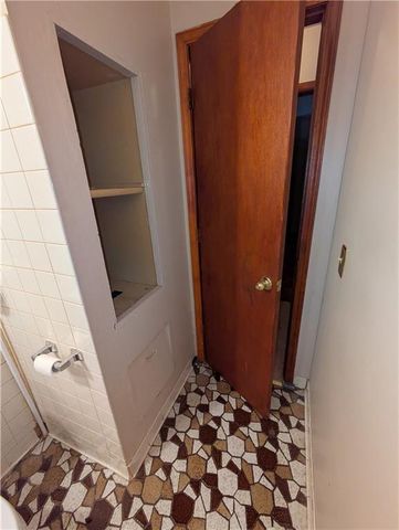 2512 Queen Ridge Drive, Independence, MO 64055