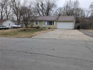 2512 Queen Ridge Drive, Independence, MO 64055
