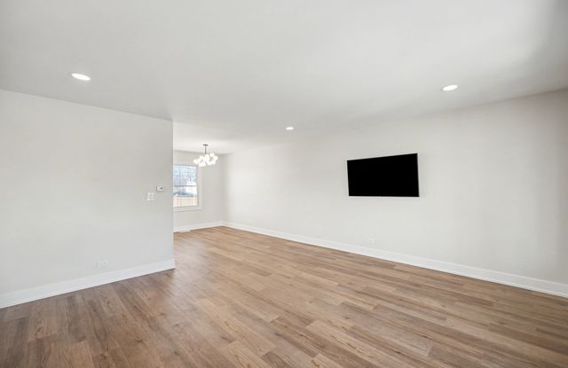 6920 Orchard Lane, Hanover Park, IL 60133