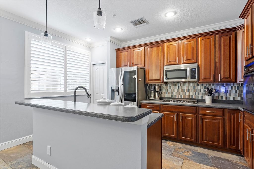 Image 17 of property listing at 1425 HARBOUR WALK ROAD, Tampa, FL 33602