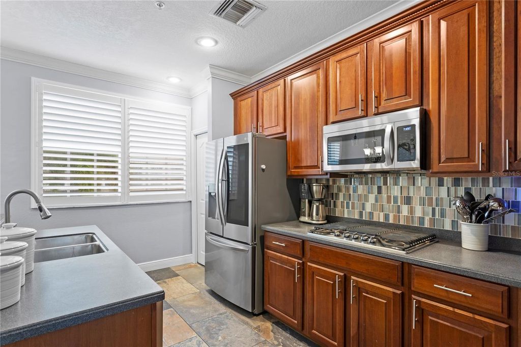 Image 18 of property listing at 1425 HARBOUR WALK ROAD, Tampa, FL 33602