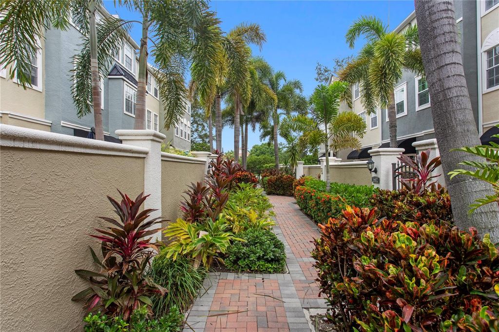 Image 5 of property listing at 1425 HARBOUR WALK ROAD, Tampa, FL 33602