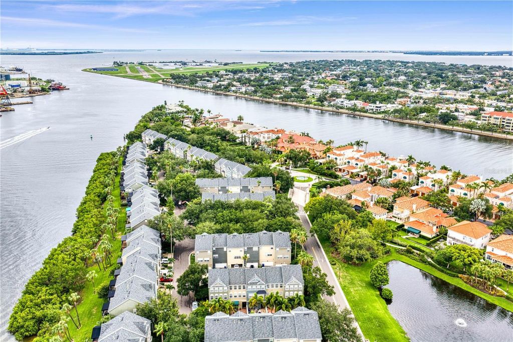 Image 41 of property listing at 1425 HARBOUR WALK ROAD, Tampa, FL 33602