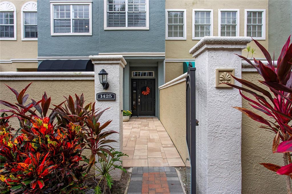 Image 7 of property listing at 1425 HARBOUR WALK ROAD, Tampa, FL 33602
