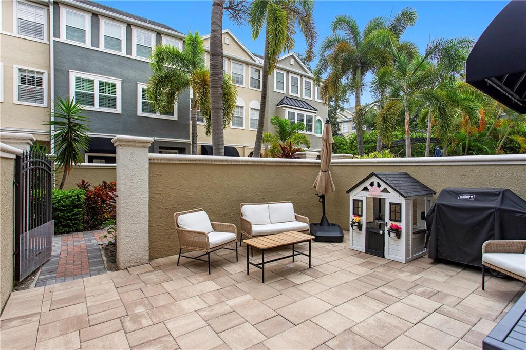 Image 8 of property listing at 1425 HARBOUR WALK ROAD, Tampa, FL 33602
