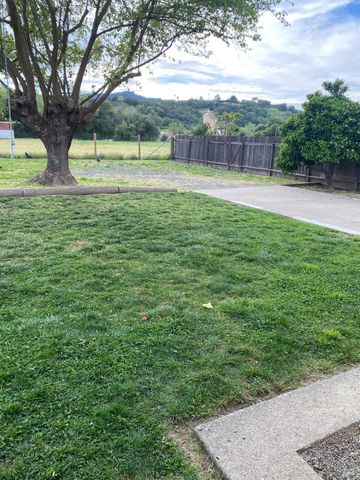 921 Valley Dr, Cloverdale, CA 95425