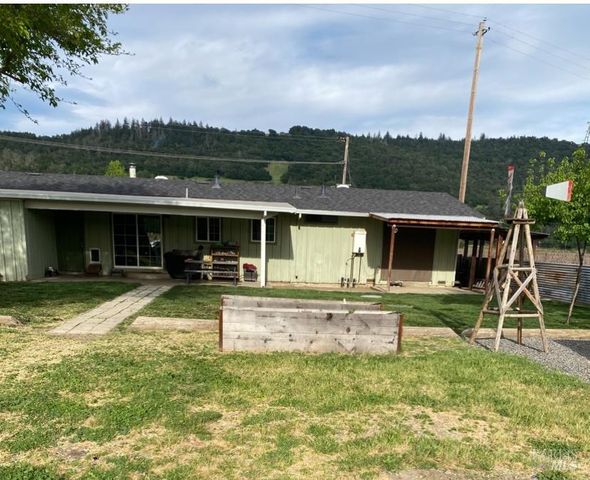 921 Valley Dr, Cloverdale, CA 95425