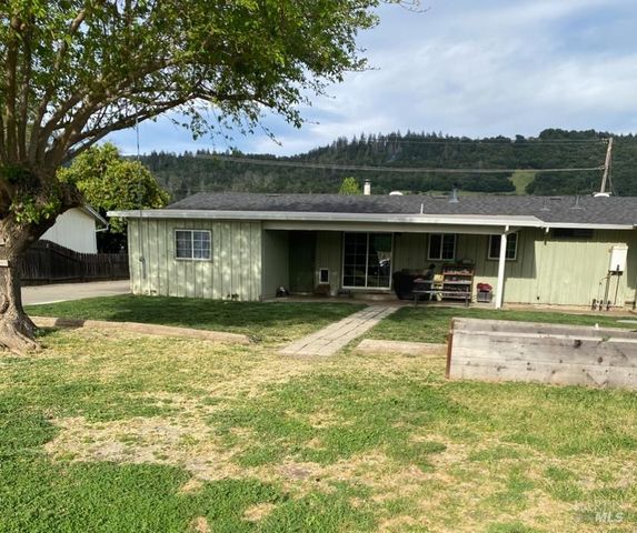 921 Valley Dr, Cloverdale, CA 95425