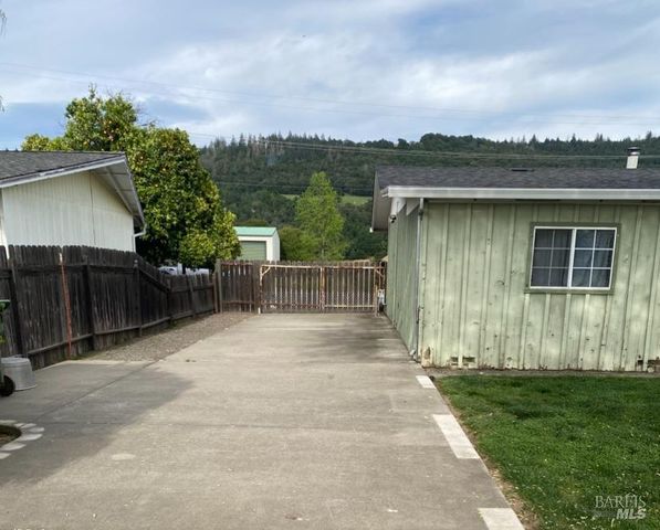 921 Valley Dr, Cloverdale, CA 95425